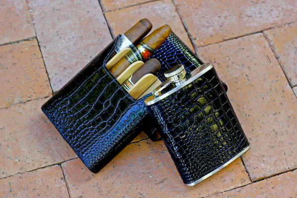 Croco Pattern Black Bottle Small - Alle options in leather and wood