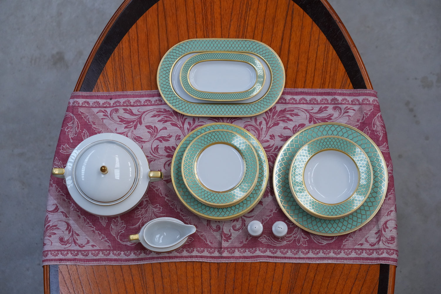 Six person porcelain set; breakfast, soup and dinner