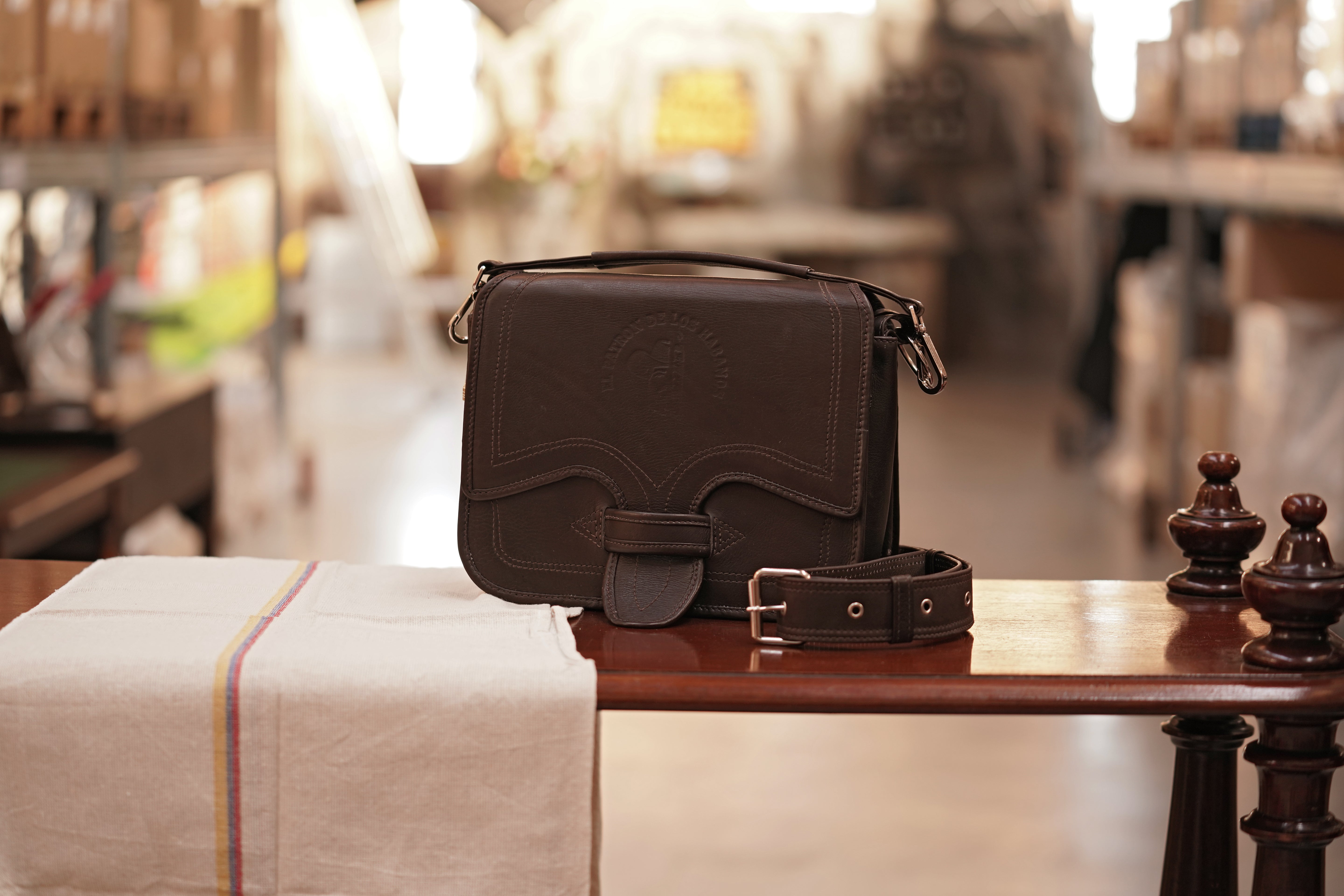 Cigarriel travel case in full chocolade
