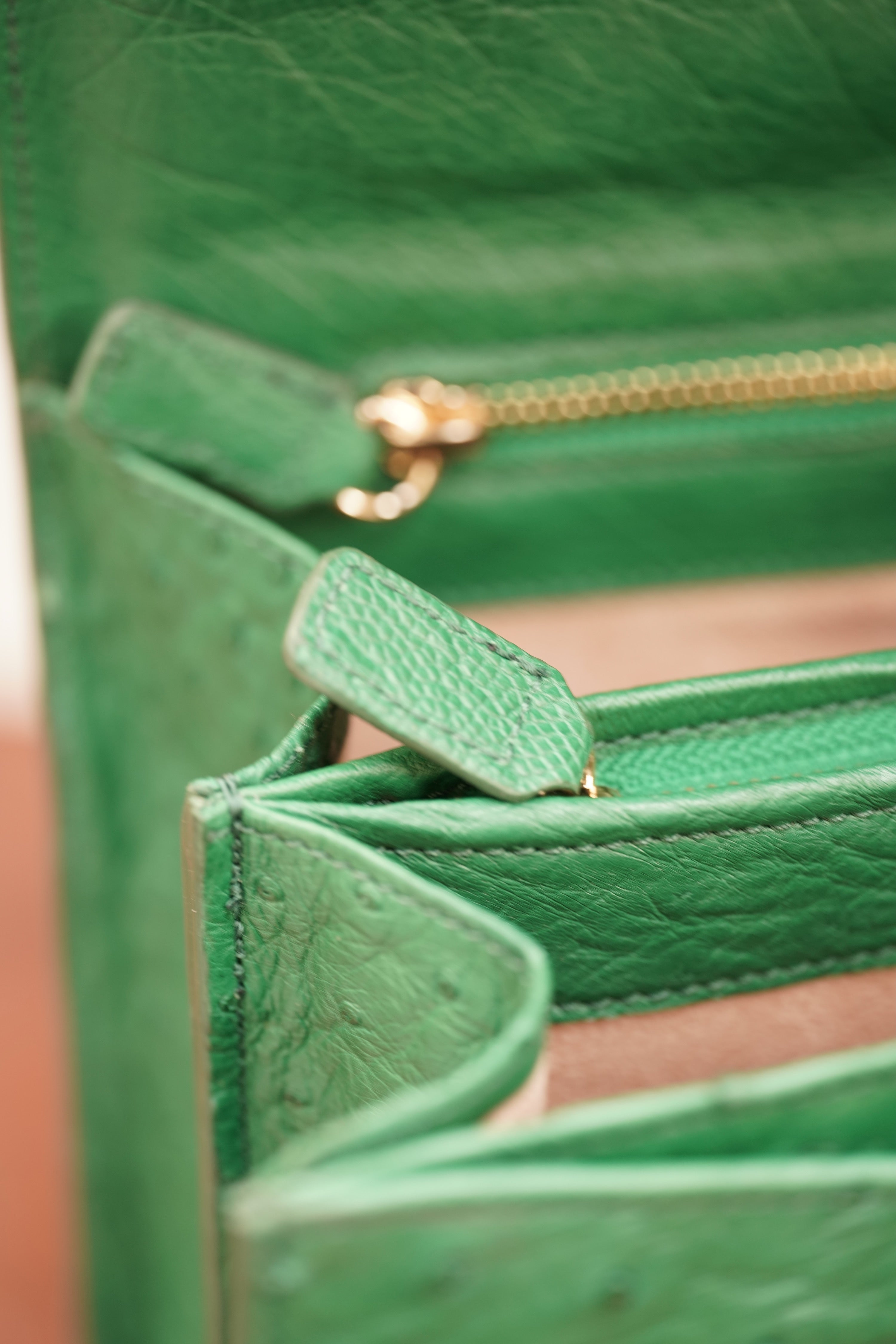 Green A4 business case in ostrich leather