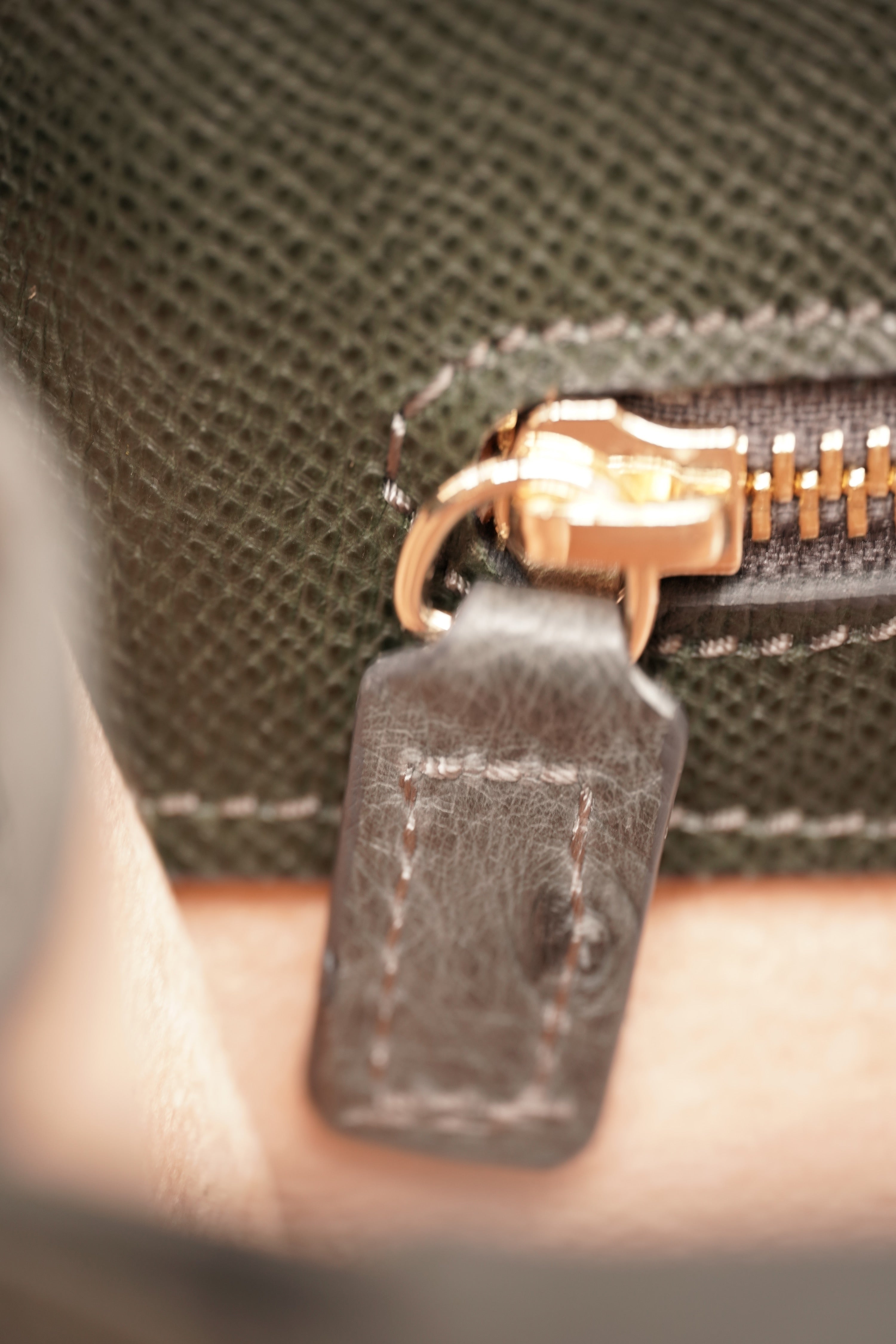 Warm greystone A4+ business bag in ostrich leather