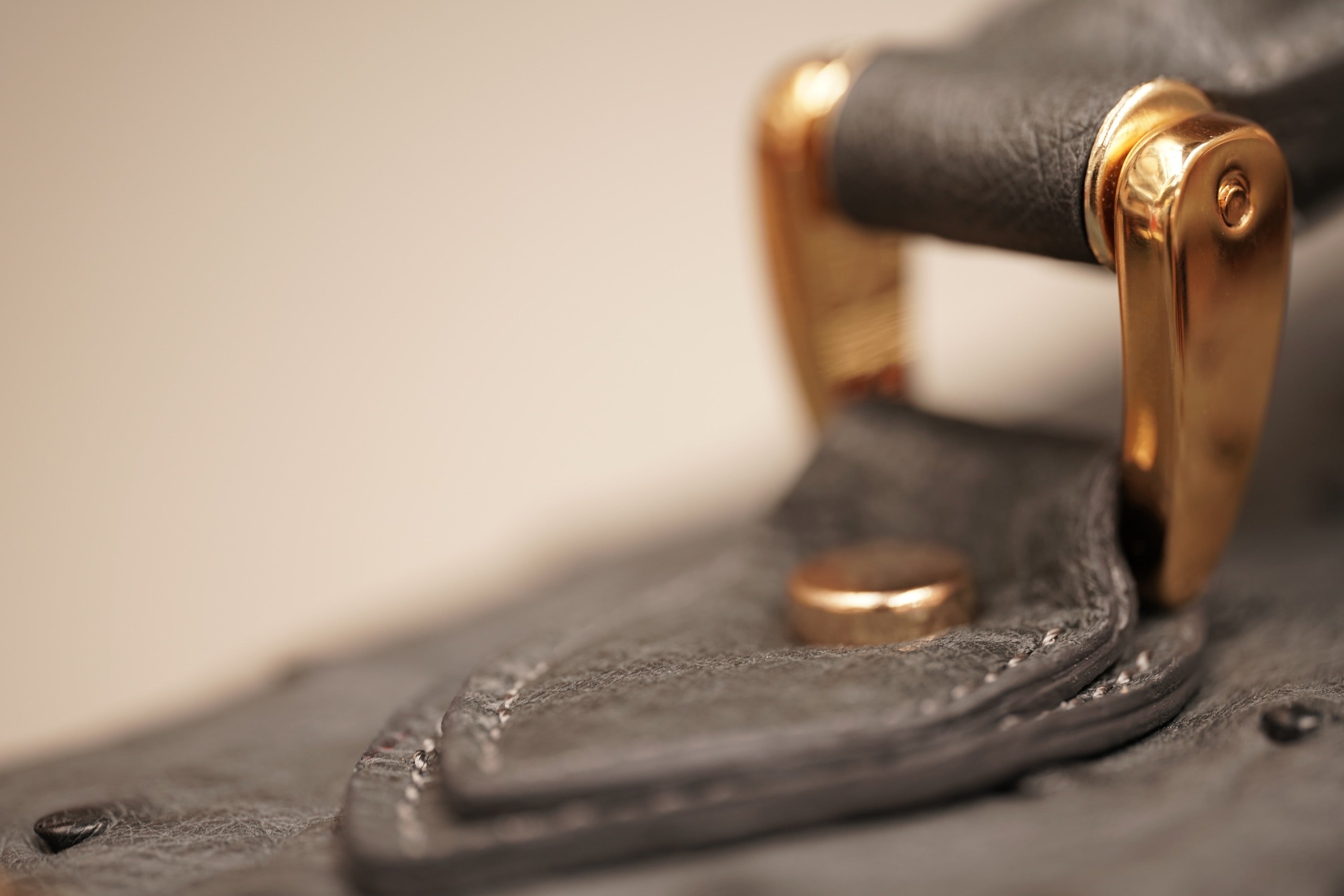 Warm greystone A4+ business bag in ostrich leather