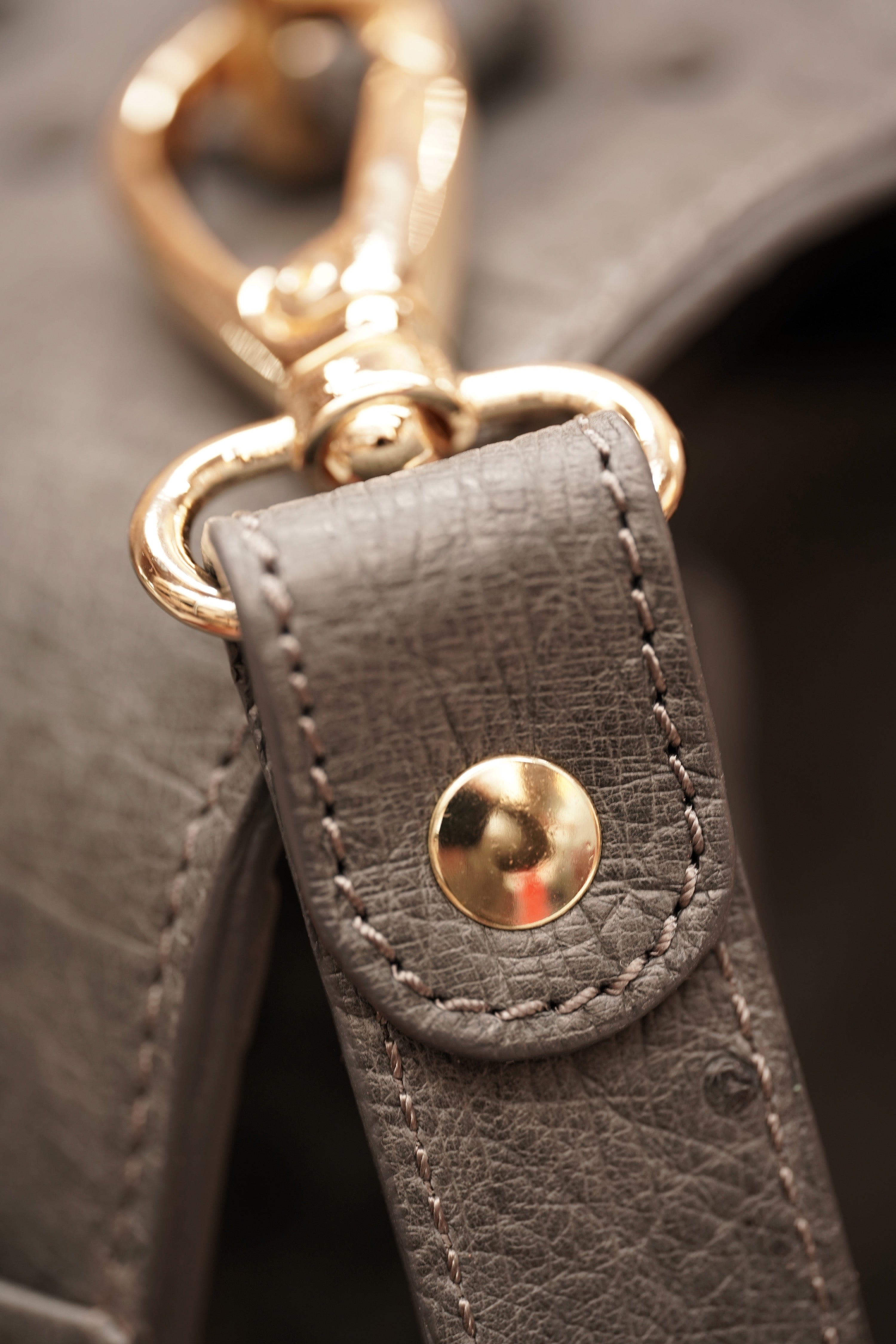 Warm greystone A4+ business bag in ostrich leather