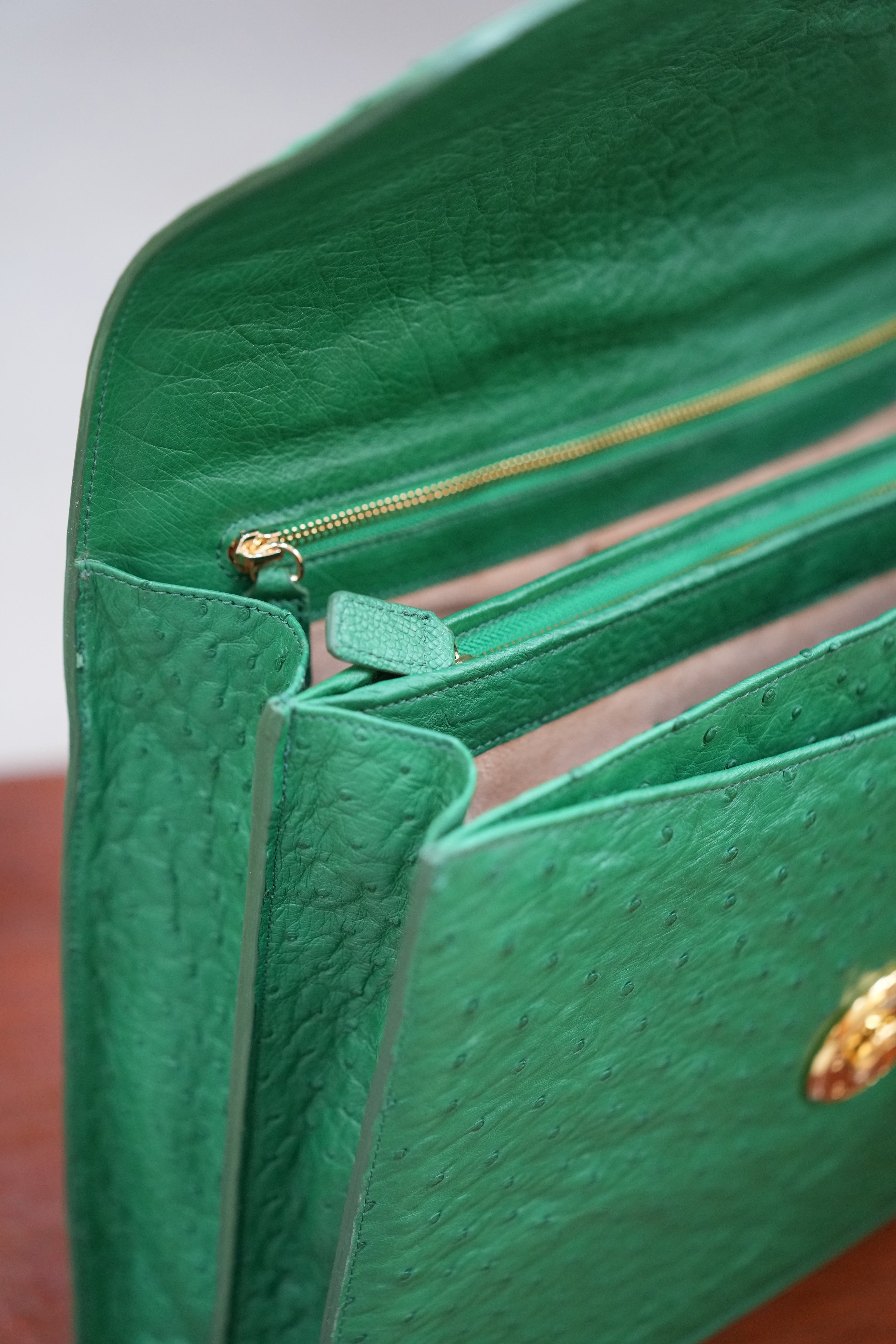 Green A4 business case in ostrich leather