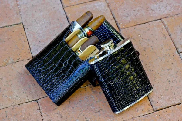 Croco Pattern Black Bottle Small - Alle options in leather and wood